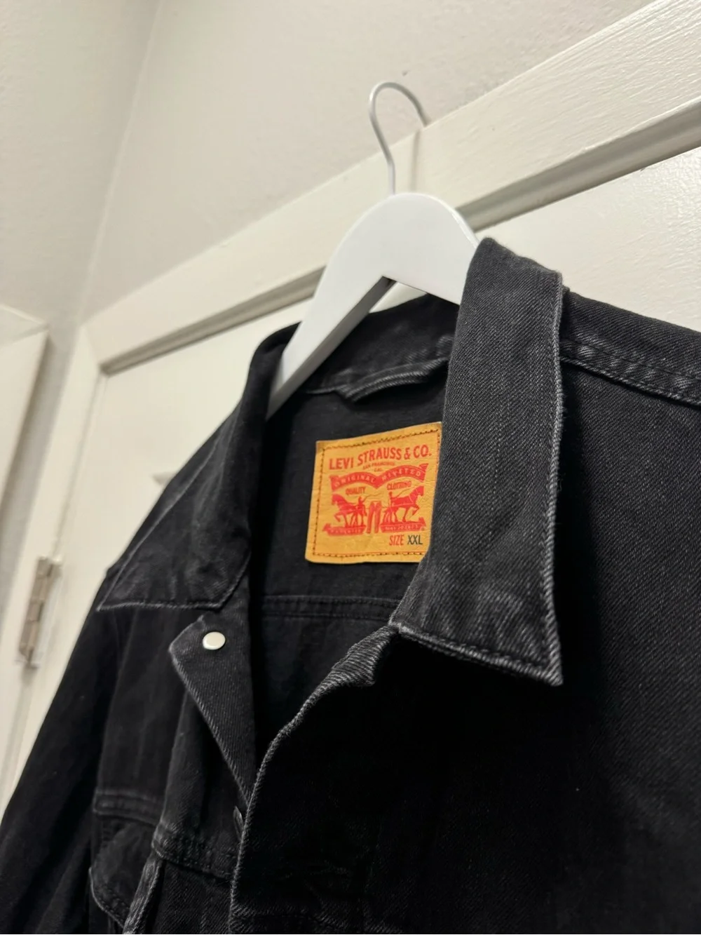 Levi’s Trucker Denim Black Jacket - Picture 9 of 11
